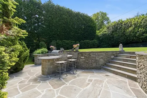 2 Shore Drive Manhasset NY 11030