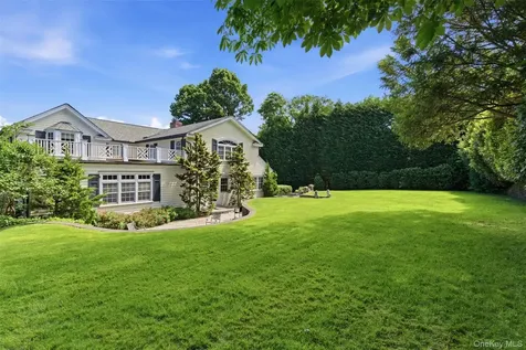 2 Shore Drive Manhasset NY 11030