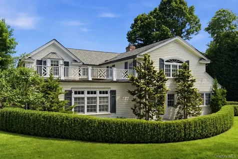 2 Shore Drive Manhasset NY 11030