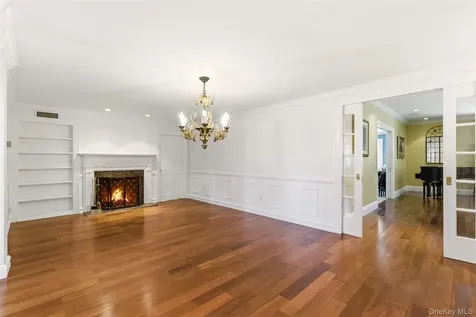 2 Shore Drive Manhasset NY 11030