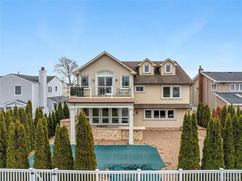 2904 Riverside Drive Wantagh NY 11793