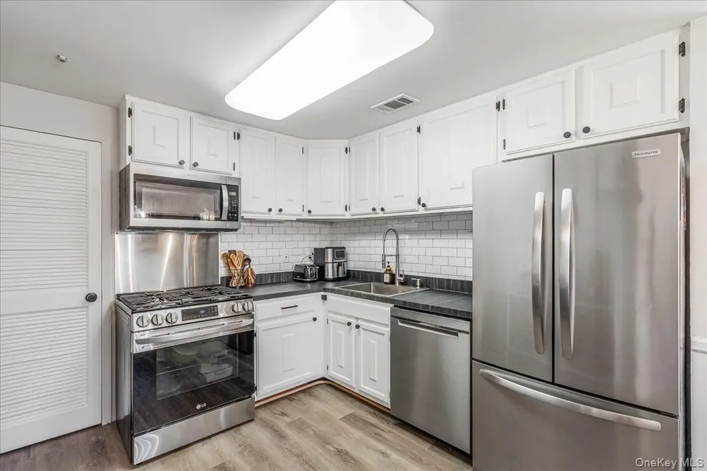 199 Skyline Drive Coram NY 11727
