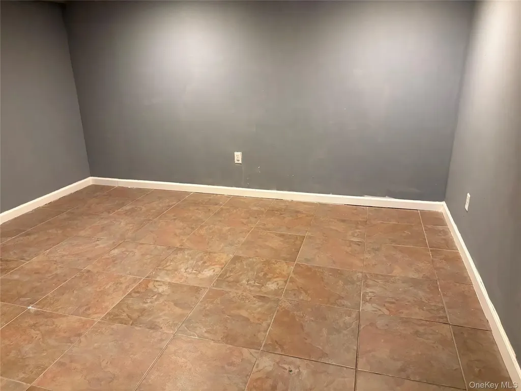 23 Kime Avenue North Babylon NY 11703