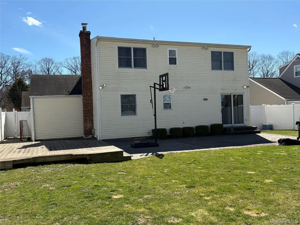 23 Kime Avenue North Babylon NY 11703