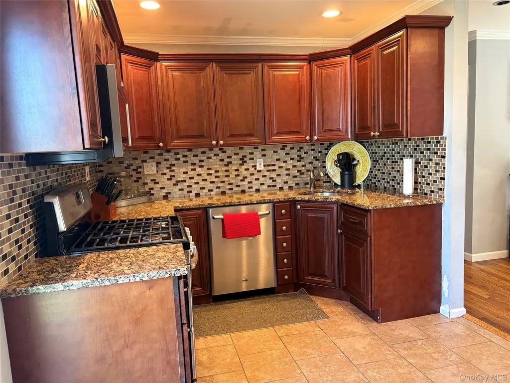 23 Kime Avenue North Babylon NY 11703