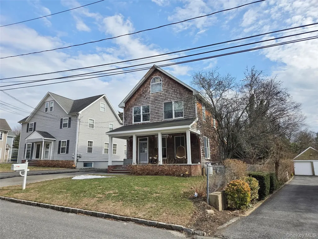 54 Cocks Lane Locust Valley NY 11560
