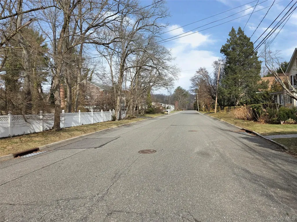 54 Cocks Lane Locust Valley NY 11560