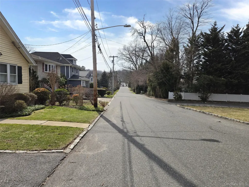 54 Cocks Lane Locust Valley NY 11560