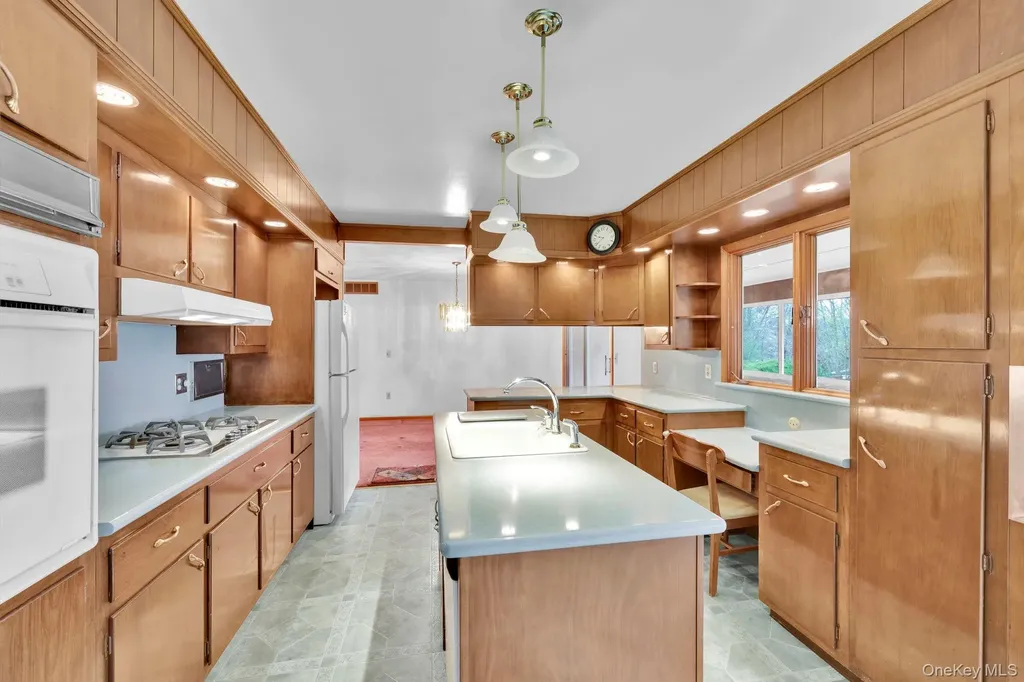 4 Oak Street Chester NY 10918