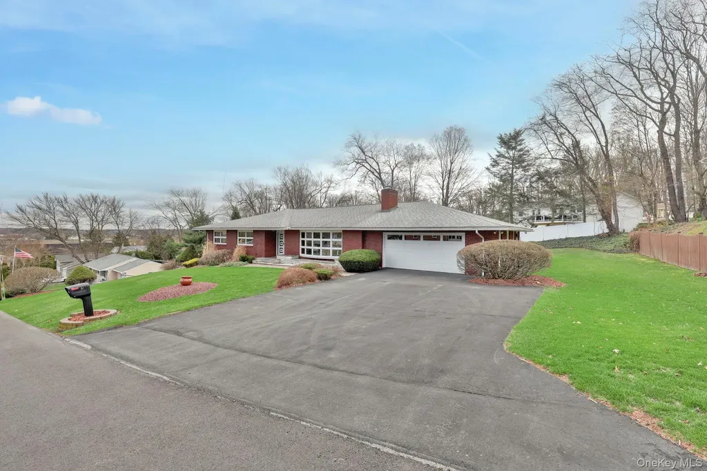 4 Oak Street Chester NY 10918
