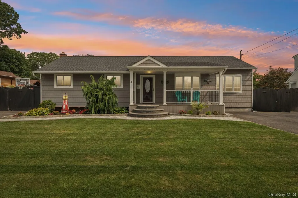 295 Silver Street West Babylon NY 11704