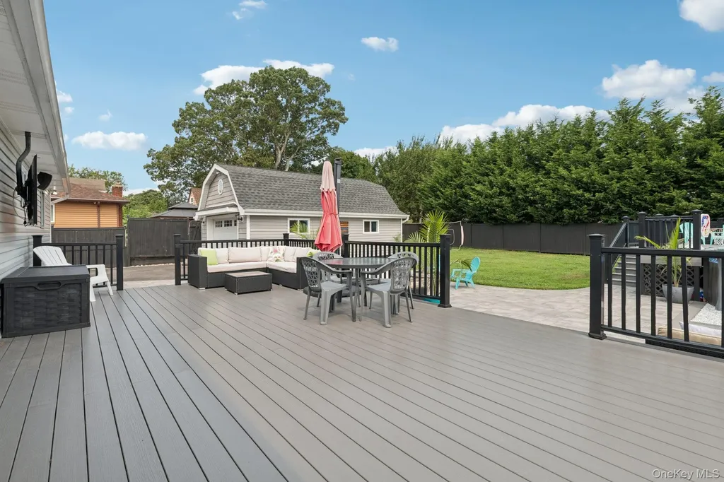295 Silver Street West Babylon NY 11704