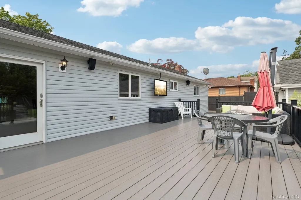 295 Silver Street West Babylon NY 11704
