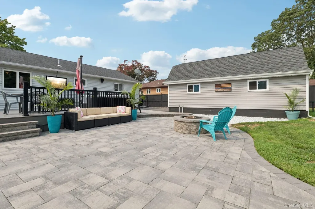295 Silver Street West Babylon NY 11704