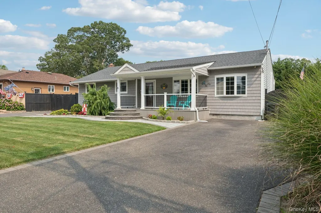 295 Silver Street West Babylon NY 11704