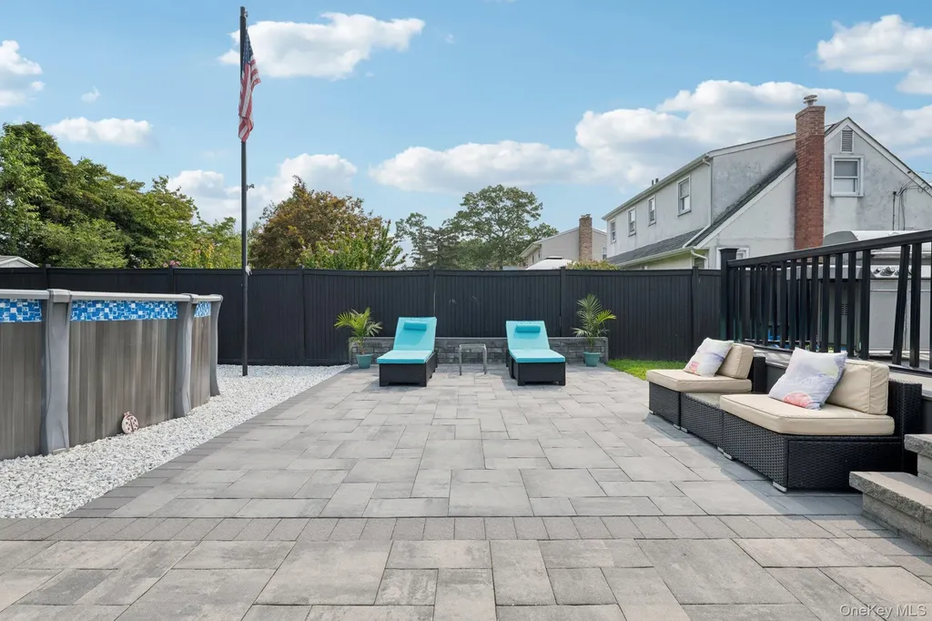 295 Silver Street West Babylon NY 11704