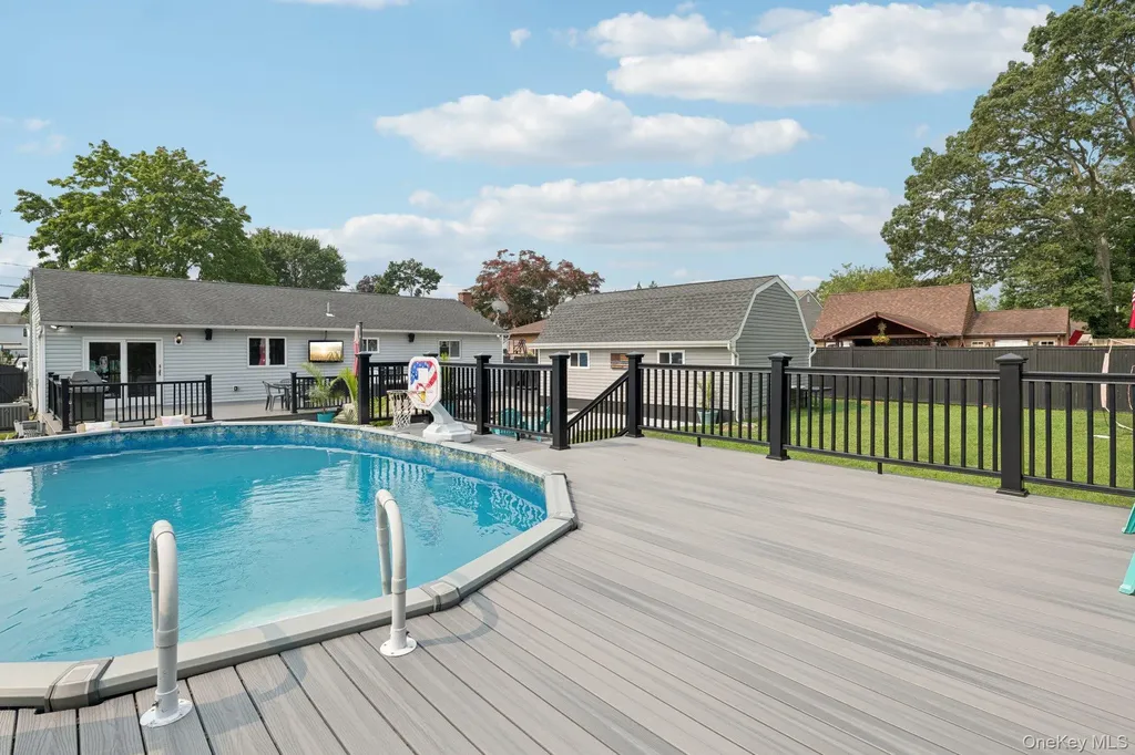 295 Silver Street West Babylon NY 11704
