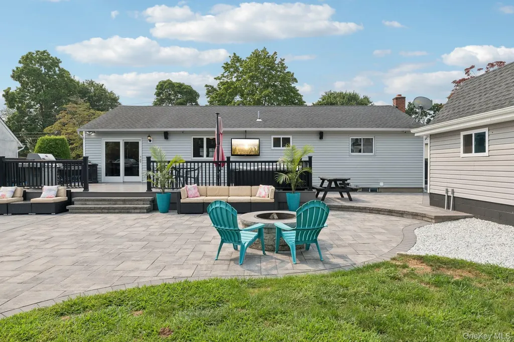 295 Silver Street West Babylon NY 11704