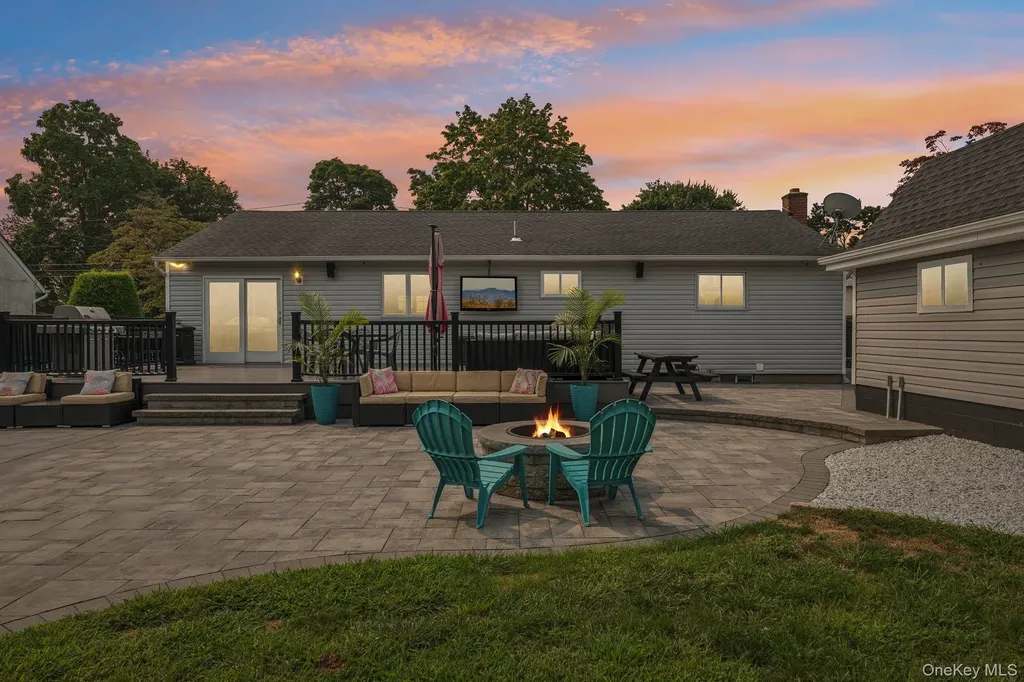 295 Silver Street West Babylon NY 11704