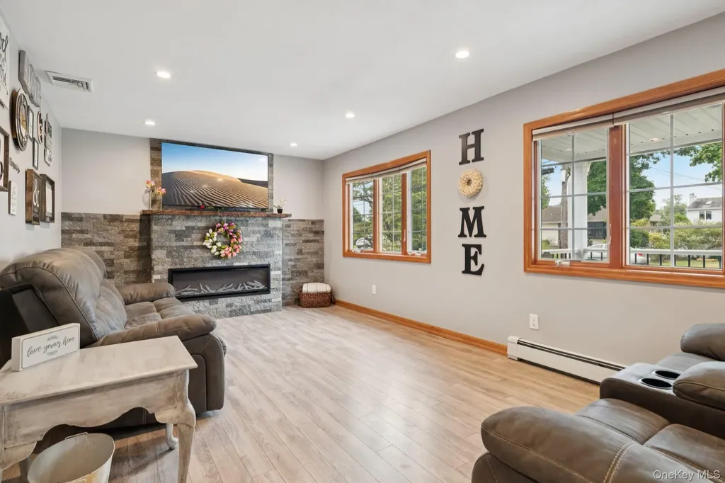 295 Silver Street West Babylon NY 11704