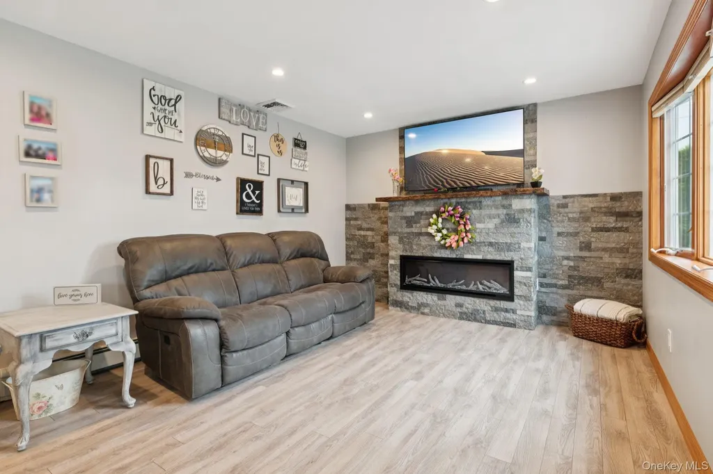 295 Silver Street West Babylon NY 11704