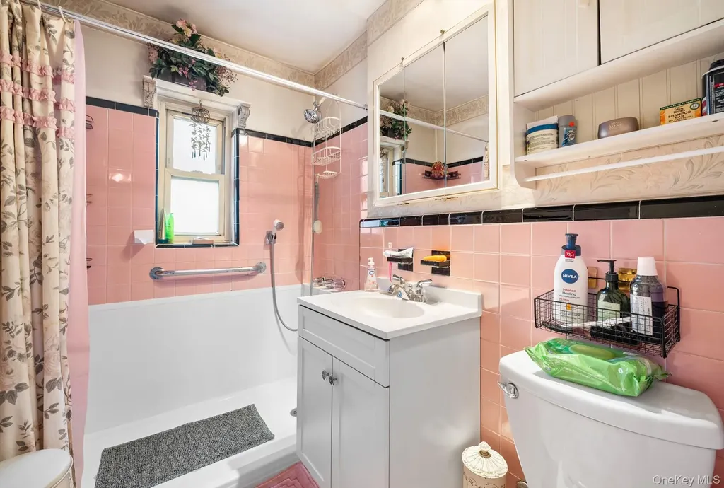 1529 Hammersley Avenue Bronx NY 10469