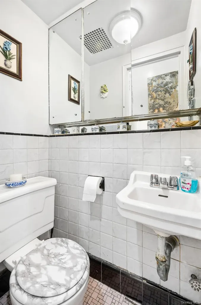 1529 Hammersley Avenue Bronx NY 10469