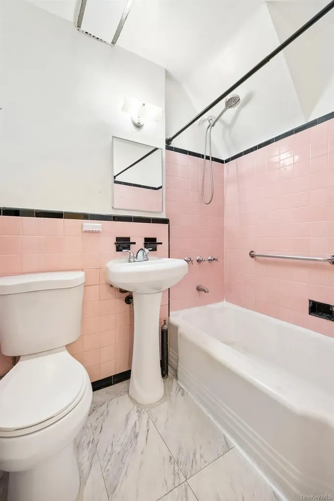1529 Hammersley Avenue Bronx NY 10469