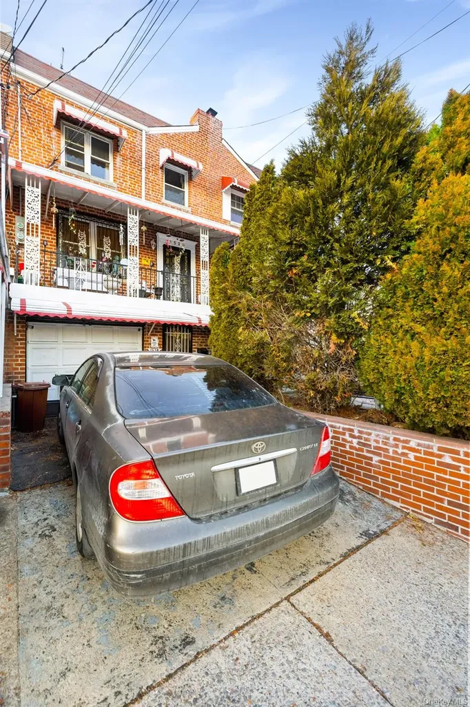 1529 Hammersley Avenue Bronx NY 10469