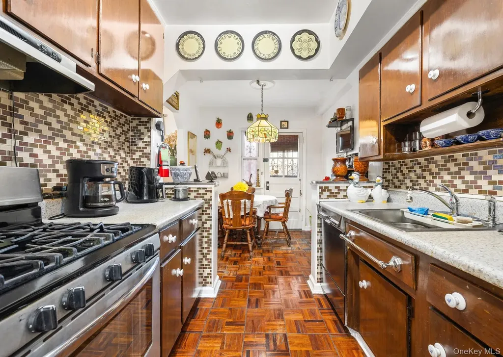 1529 Hammersley Avenue Bronx NY 10469