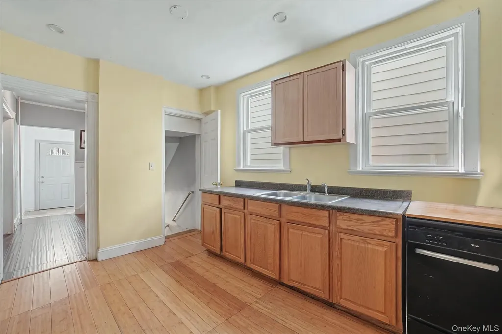77 Robertson Avenue White Plains NY 10606