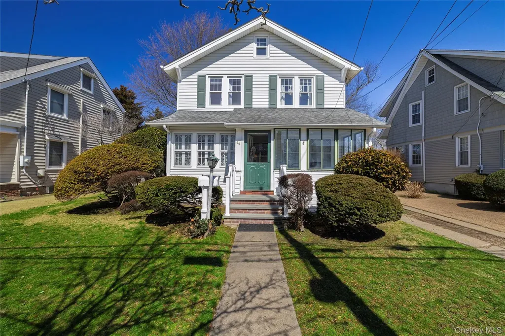 65 Jarvis Place Lynbrook NY 11563