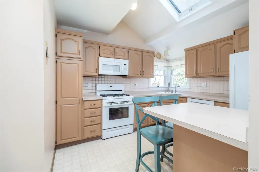 65 Jarvis Place Lynbrook NY 11563
