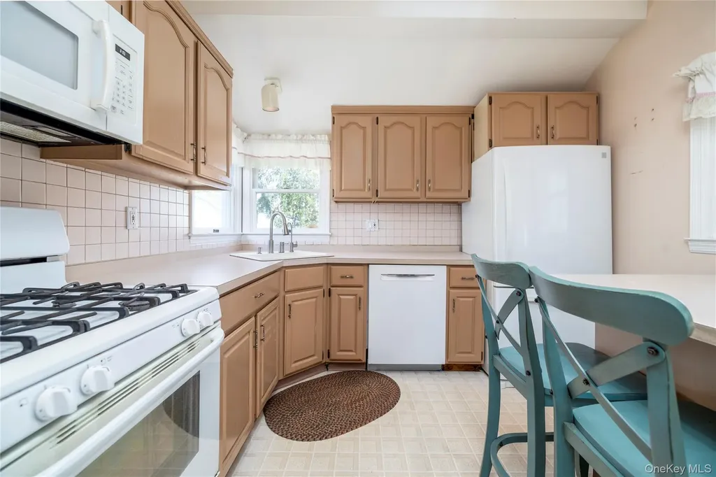 65 Jarvis Place Lynbrook NY 11563