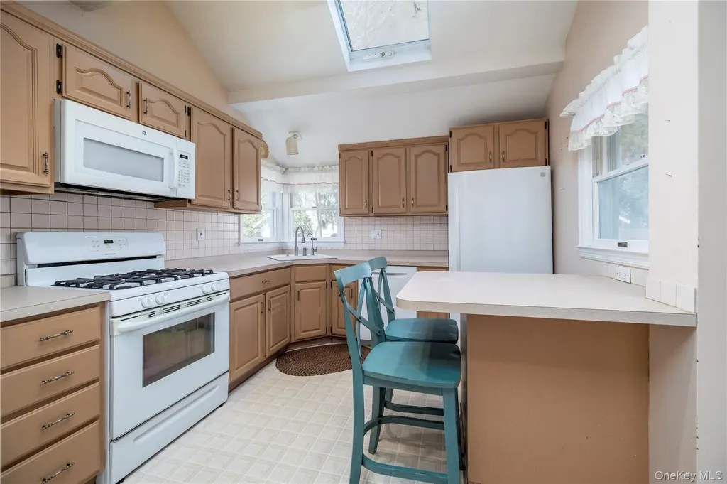 65 Jarvis Place Lynbrook NY 11563