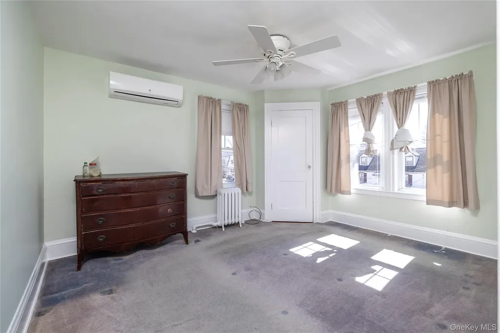 65 Jarvis Place Lynbrook NY 11563