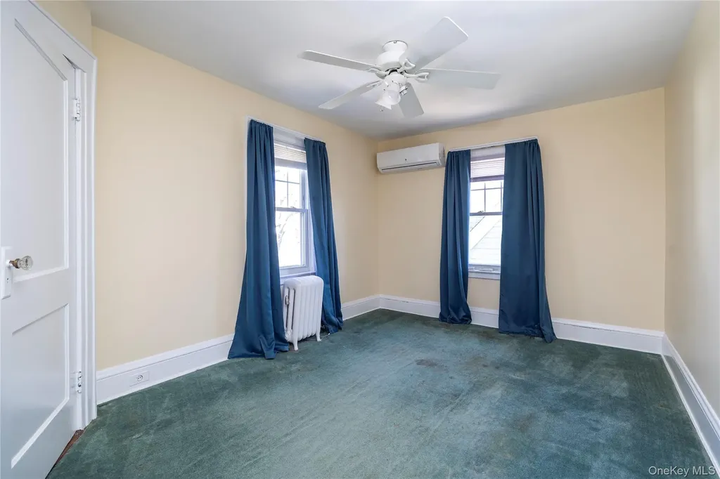 65 Jarvis Place Lynbrook NY 11563