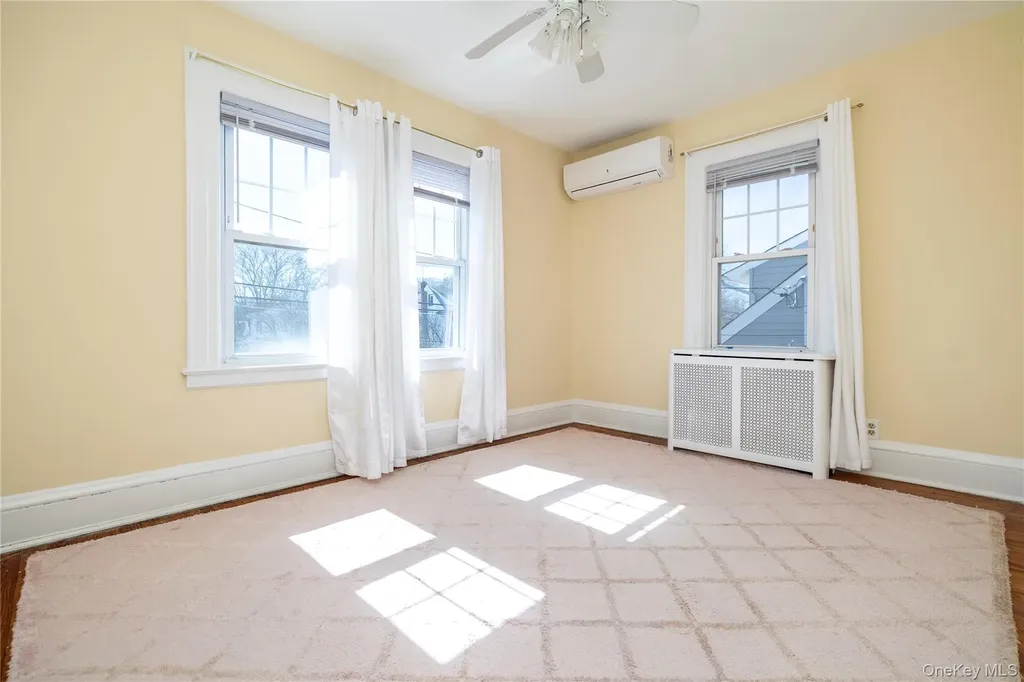 65 Jarvis Place Lynbrook NY 11563