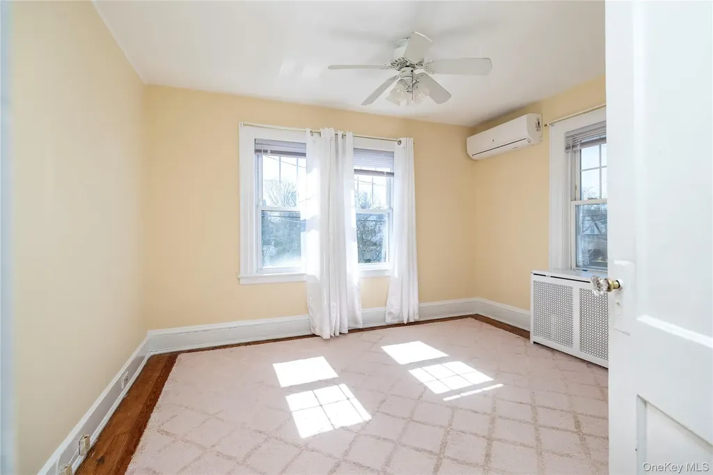 65 Jarvis Place Lynbrook NY 11563