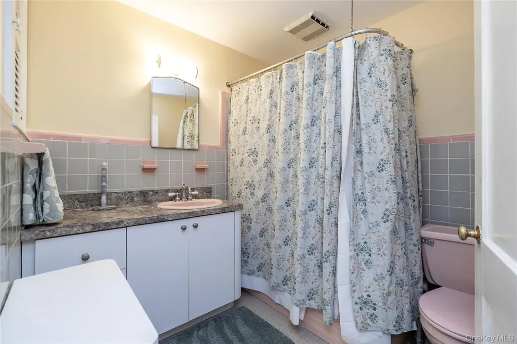 65 Jarvis Place Lynbrook NY 11563