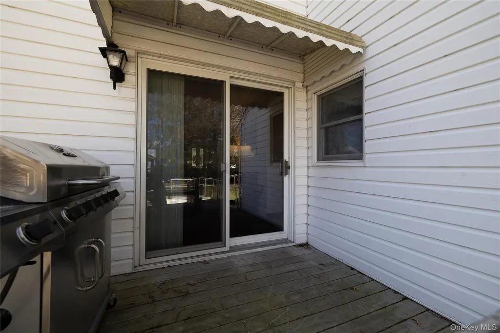 65 Jarvis Place Lynbrook NY 11563