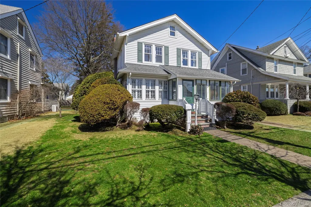 65 Jarvis Place Lynbrook NY 11563