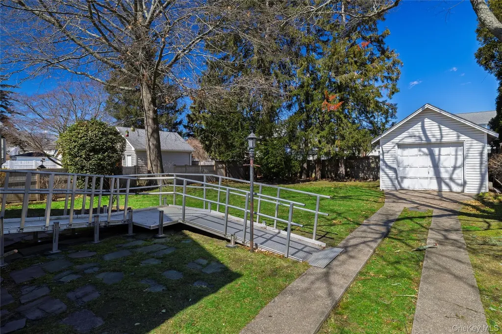 65 Jarvis Place Lynbrook NY 11563