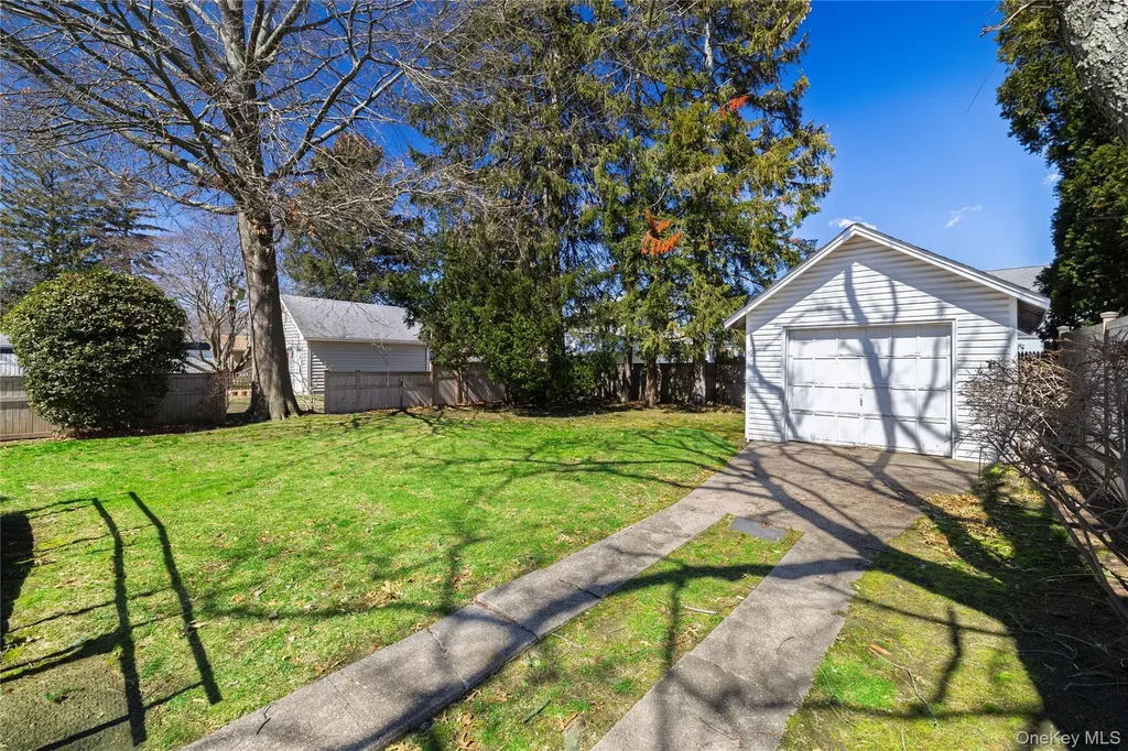 65 Jarvis Place Lynbrook NY 11563