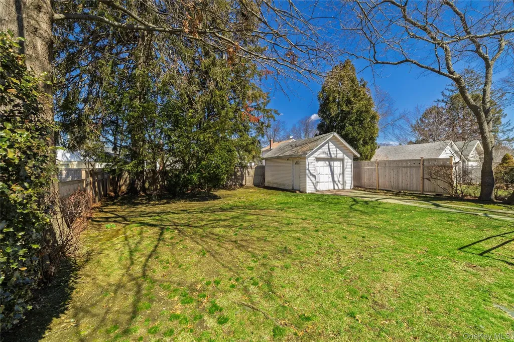 65 Jarvis Place Lynbrook NY 11563