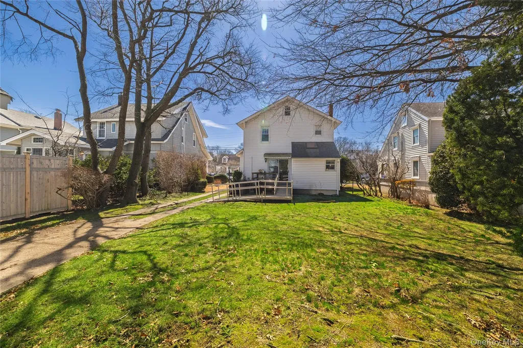 65 Jarvis Place Lynbrook NY 11563