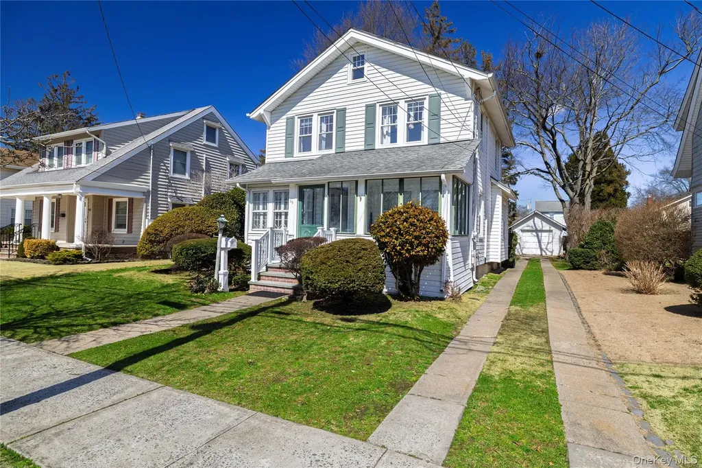 65 Jarvis Place Lynbrook NY 11563