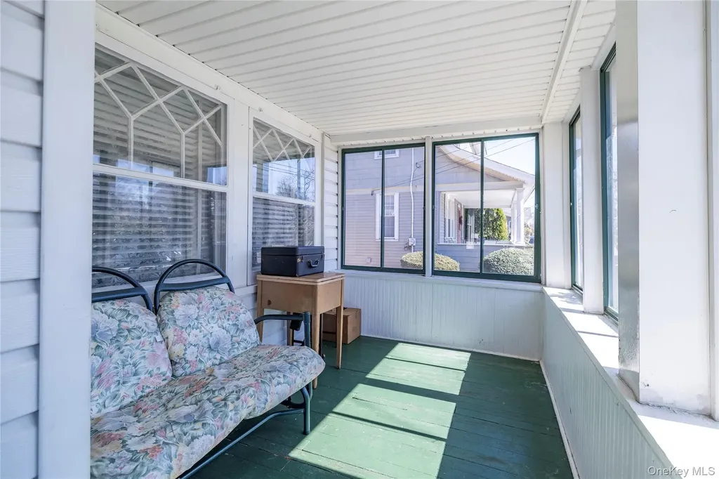 65 Jarvis Place Lynbrook NY 11563