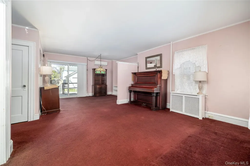 65 Jarvis Place Lynbrook NY 11563