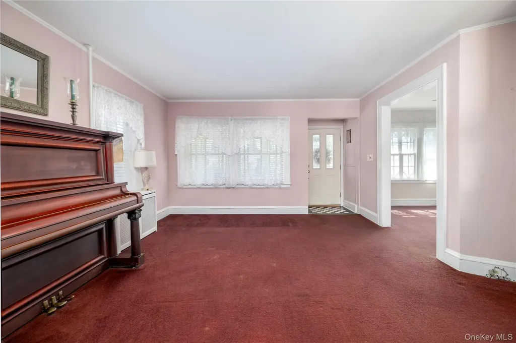 65 Jarvis Place Lynbrook NY 11563